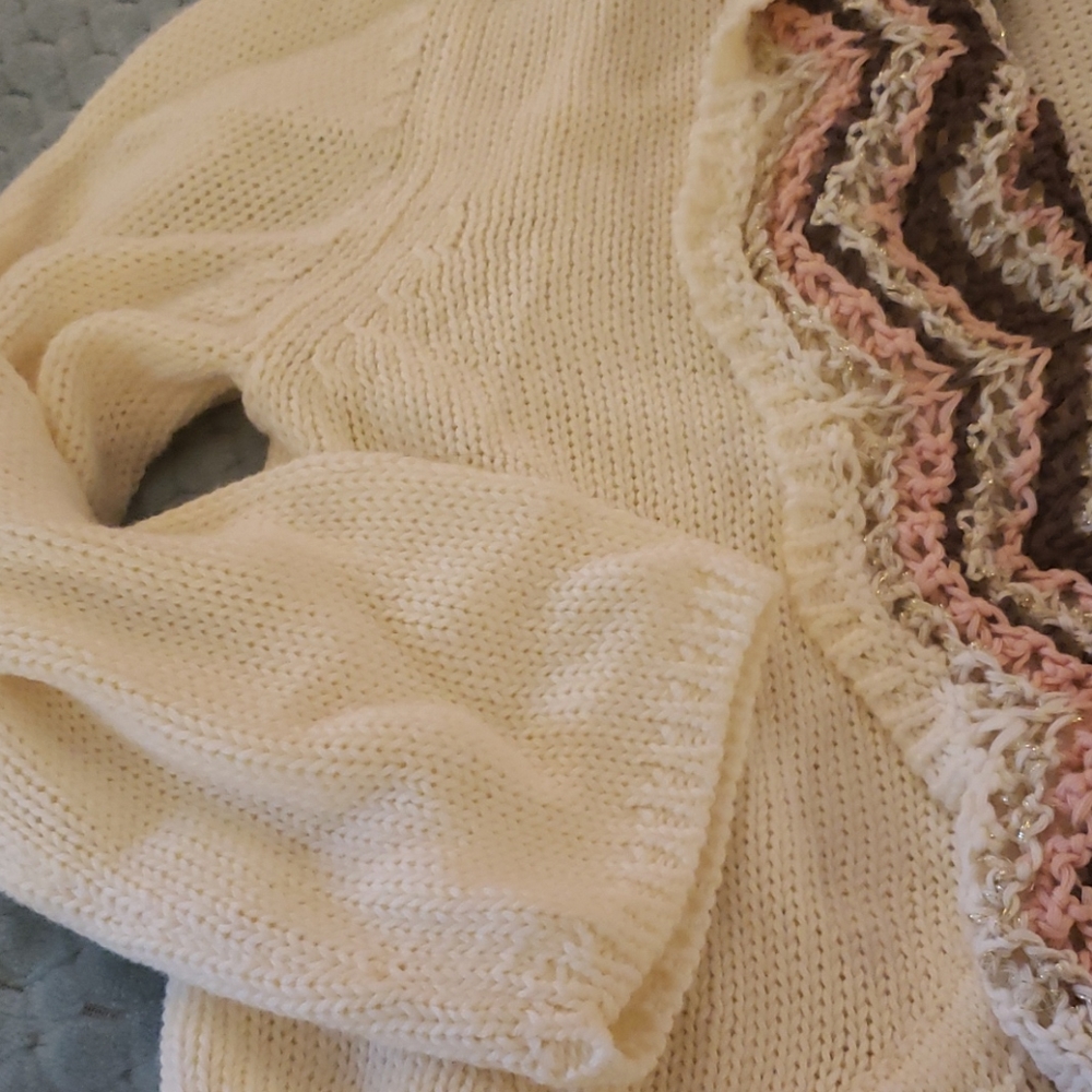 Beautiful sweater - Picture 2 of 5